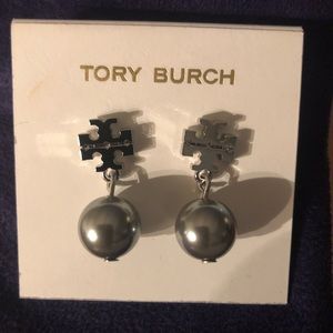BRAND NEW TORY BURCH PEARL DROP EARRINGS